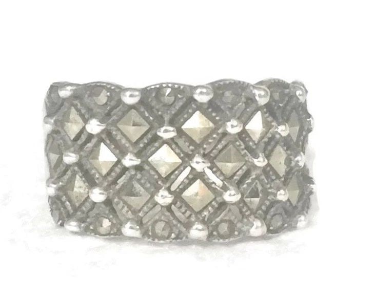 VINTAGE WIDE MARCASITE STERLING SILVER RING THUMB BAND BOHO SIZE 8: VINTAGE WIDE MARCASITE STERLING SILVER RING THUMB BAND BOHO SIZE 8 Vintage Marcasite Band Sterling Silver Ring Ring or Band Size 8 Weight 4.6g Widest Part of Band 1/2" Thinnest Part of Band 1/4"