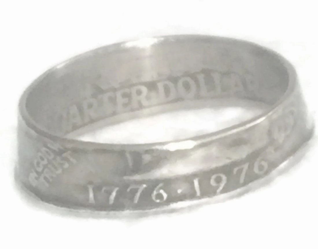 QUARTER DOLLAR LIBERTY 1776 1976 COIN UNITED STATES RING BAND SIZE 11.25 MEN: QUARTER DOLLAR LIBERTY 1776 1976 COIN UNITED STATES RING BAND SIZE 11.25 MEN Vintage United States Quarter Dollar 1776-1976 Liberty Band Coin Silver Ring Size 11.25 Between a Size 11.25 and Size 11.50
