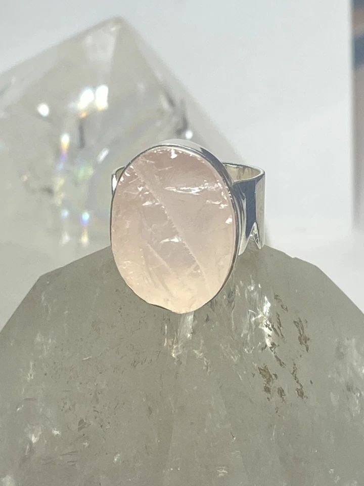 ROSE QUARTZ RING SOUTHWEST BAND STERLING SILVER WOMEN GIRLS: ROSE QUARTZ RING SOUTHWEST BAND STERLING SILVER WOMEN GIRLS Rose quartz ring band sterling silver women girls Size 7.50 Weight 16.5g Length. 7/8" Width 5/8" Thinnest part 1/4"