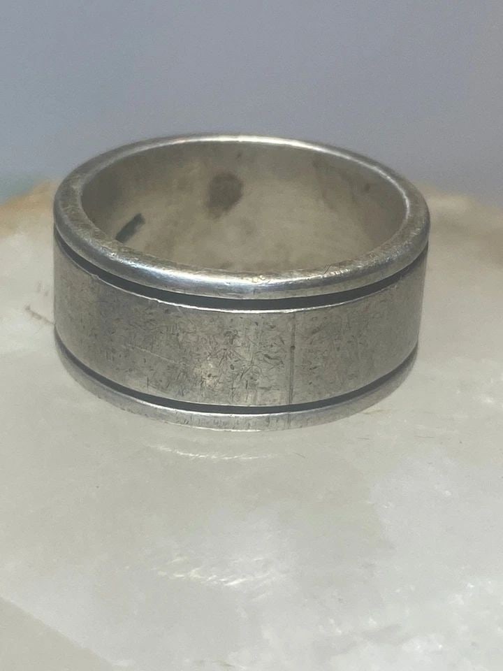 PLAIN WIDE RING WEDDING BAND STERLING SILVER MEN WOMEN: PLAIN WIDE RING WEDDING BAND STERLING SILVER MEN WOMEN Plain ring wedding band Sterling Silver men women Size 8.25 Weight 10.5g Band Width 3/8"