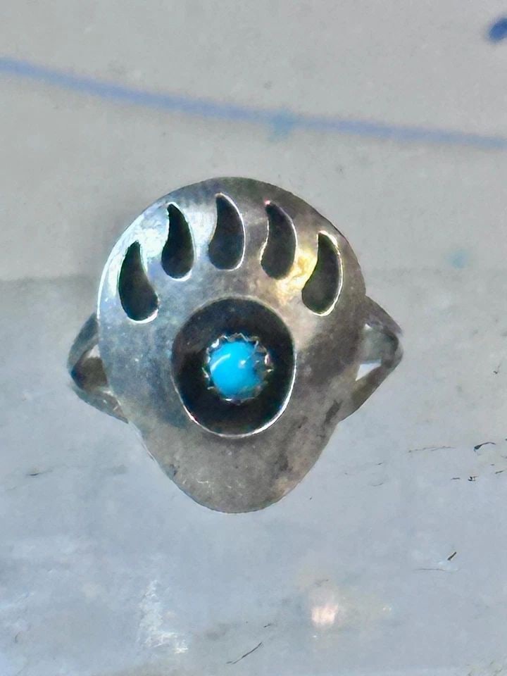 NAVAJO BEAR RING SIZE 4.50 STERLING SILVER PINKY WOMEN GIRLS: NAVAJO BEAR RING SIZE 4.50 STERLING SILVER PINKY WOMEN GIRLS Navajo bear ring footprint size 4.50 sterling silver pinky women girls Size 4.50 Weight 1.5g Length. 5/8" Width 1/2" Thinnest part of band 