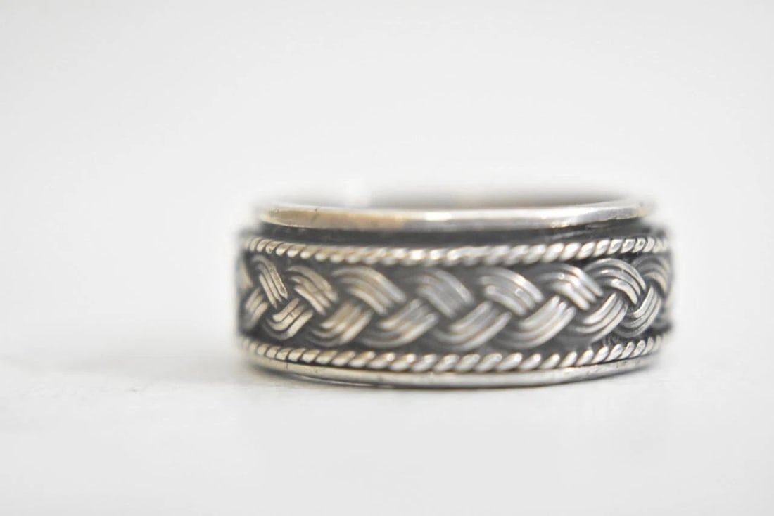 SPINNER RING BRAIDED ROPE BAND STERLING SILVER MEN WOMEN SIZE 7.25: SPINNER RING BRAIDED ROPE BAND STERLING SILVER MEN WOMEN SIZE 7.25 Spinner ring braided rope band sterling silver men women Size 7.25 Weight 6.9g Band Width 1/4"