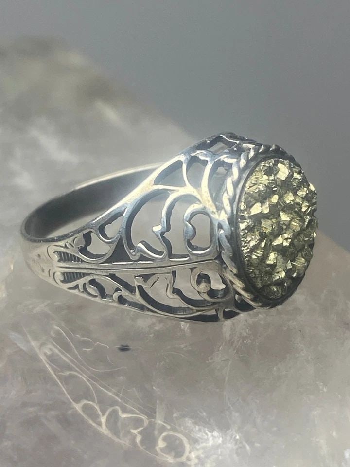 ROUGH NATURAL STONE RING PINKY STERLING SILVER WOMEN GIRLS: ROUGH NATURAL STONE RING PINKY STERLING SILVER WOMEN GIRLS Rough natural stone ring pinky sterling silver women girls Size 4.75 Weight 2.8g Length 1/2" Width 7/16" Thinnest part 1/8"