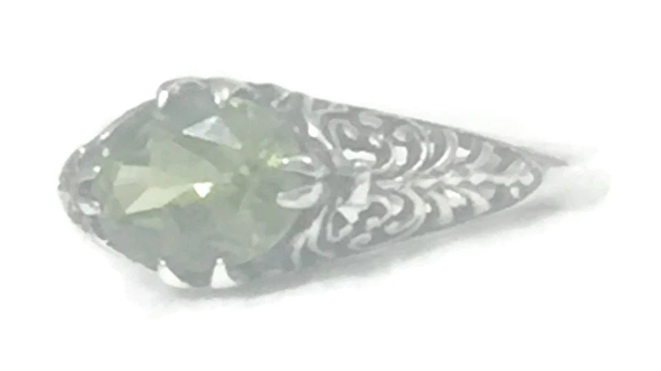 VINTAGE GREEN SOLITAIRE FILIGREE FLORAL STERLING SILVER BOHO RING SIZE 6.50: VINTAGE GREEN SOLITAIRE FILIGREE FLORAL STERLING SILVER BOHO RING SIZE 6.50 Vintage Green Solitaire Cocktail Sterling Silver Ring Size 6.50 Between a Size 6.50 & Size 6.75 Weight 2.3g Widest Part of R