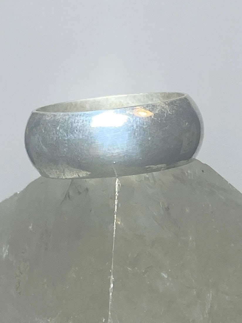 PLAIN RING WIDE WEDDING BAND SIZE 7.75 STERLING SILVER V: PLAIN RING WIDE WEDDING BAND SIZE 7.75 STERLING SILVER V Plain ring wide wedding band size 7.75 sterling silver V I leave the rings unpolished until I sell .. If the buyer wants the ring polished I wi
