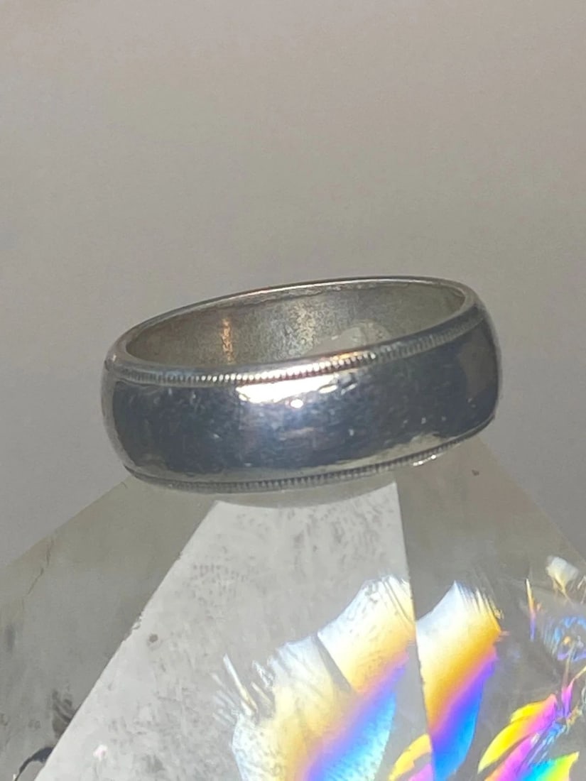 VINTAGE PLAIN RING SIZE 6.25 WEDDING BAND STACKER STERLING SILVER Y: VINTAGE PLAIN RING SIZE 6.25 WEDDING BAND STACKER STERLING SILVER Y Vintage Plain ring size 6.25 wedding band stacker sterling silver Y I leave the rings unpolished until I sell .. If the buyer wants 