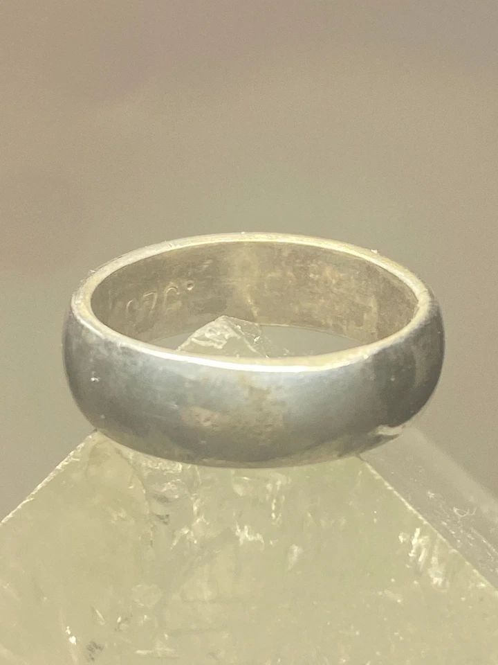 PLAIN RING WEDDING BAND SIZE 6.75 PINKY STERLING SILVER: PLAIN RING WEDDING BAND SIZE 6.75 PINKY STERLING SILVER Plain ring wedding band size 6.75 pinky sterling silver I leave the rings unpolished until I sell .. If the buyer wants the ring polished I will