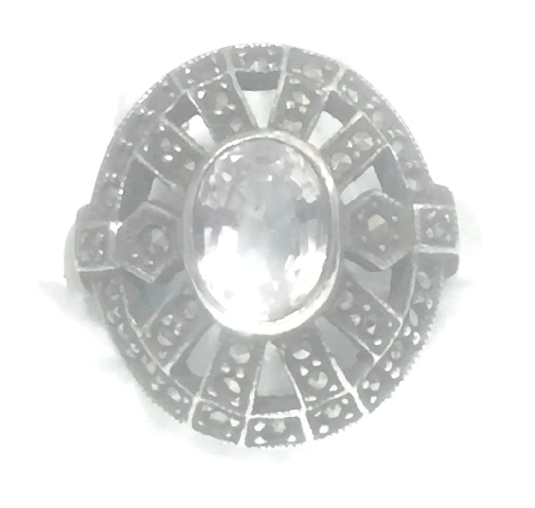 VINTAGE MARCASITE RING ART DECO VINTAGE FILIGREE STERLING SILVER SIZE 8: VINTAGE MARCASITE RING ART DECO VINTAGE FILIGREE STERLING SILVER SIZE 8 Vintage Marcasite Filigree Art Deco Sterling Silver Ring Size 8 Weight 6.5g Widest Part of Ring 23/32" Thinnest Part of Ring 1/8
