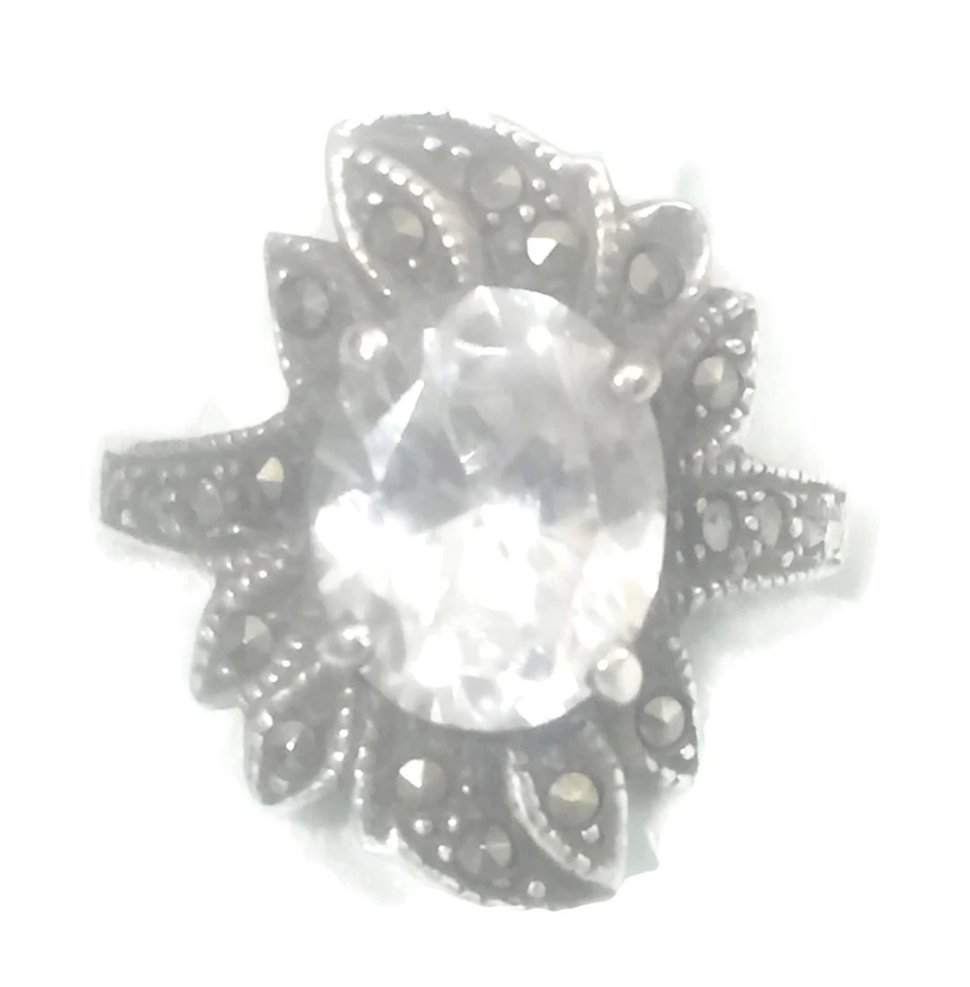FLOWER MARCASITE RING ART DECO VINTAGE STERLING SILVER SIZE 6.75: FLOWER MARCASITE RING ART DECO VINTAGE STERLING SILVER SIZE 6.75 Flower Marcasite Band or Ring Sterling Silver Ring Size 6.75 Weight 5.1g Widest Part of Ring 3/4" Thinnest Part of Ring 3/32" Rings are