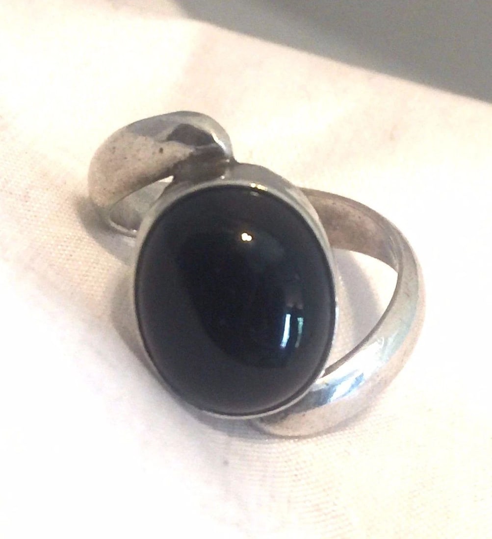 VINTAGE STERLING SILVER OVAL ONYX RING SIZE 5.50 4.2G PINKY (1 of 1)