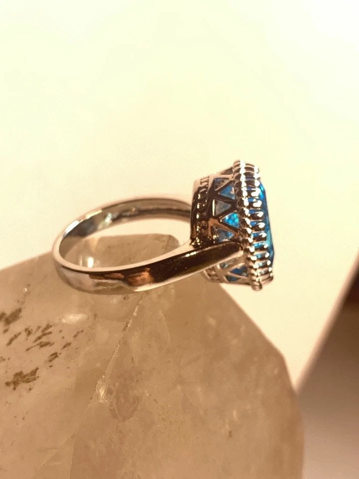 BLUE RING SIZE 7 ART DECO STYLE STERLING SILVER WOMEN GIRLS: BLUE RING SIZE 7 ART DECO STYLE STERLING SILVER WOMEN GIRLS Blue ring art deco style sterling silver women girls Size 7 Weight 4.9g Length. 5/8" Width. 1/2" Thinnest part 1/8"