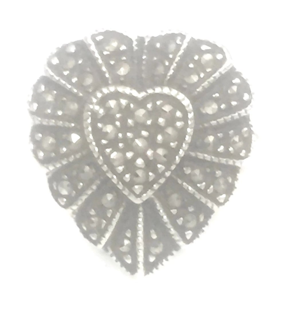 VINTAGE MARCASITE HEART RING LOVE FRIENDSHIP STERLING SILVER SIZE 6.75: VINTAGE MARCASITE HEART RING LOVE FRIENDSHIP STERLING SILVER SIZE 6.75 Vintage Heart Marcasite Sterling Silver Ring Size 6.75 Weight 5.8g Widest Part of Ring 3/4" Thinnest Part of Ring 3/32" Rings are