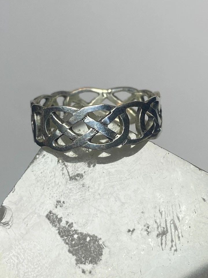 CELTIC RING KNOTS BAND STERLING SILVER WOMEN MEN: CELTIC RING KNOTS BAND STERLING SILVER WOMEN MEN Celtic ring Knots band sterling silver women men Size 9.50 Weight 2.7g Band Width 1/4"