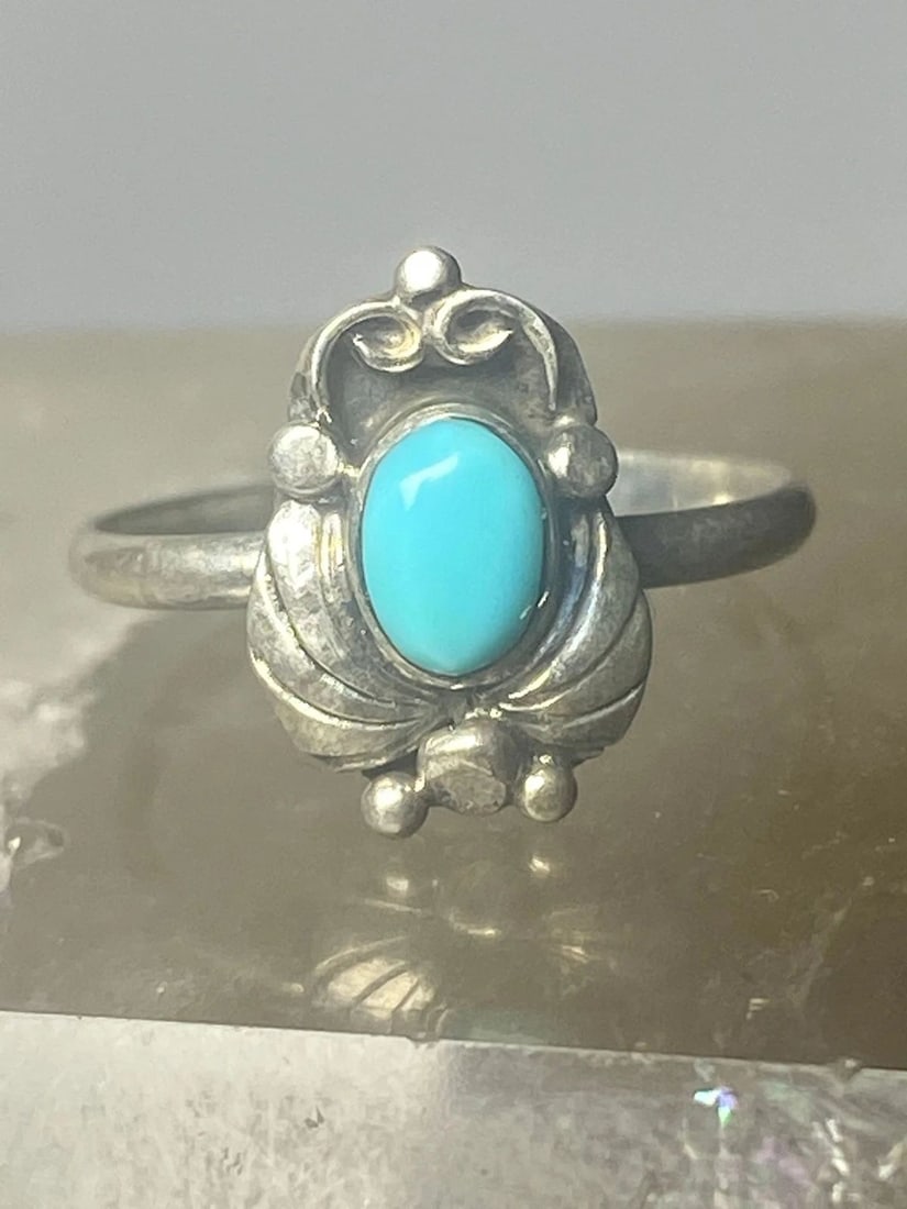 TURQUOISE RING SIZE 2.75 LEAVES BAND SOUTHWEST STERLING SILVER WOMEN GIRLS U: TURQUOISE RING SIZE 2.75 LEAVES BAND SOUTHWEST STERLING SILVER WOMEN GIRLS U Turquoise ring size 2.75 leaves band southwest sterling silver women girls u Size 2.75 Weight 1.1g Length 1/2" Width 1/4" T