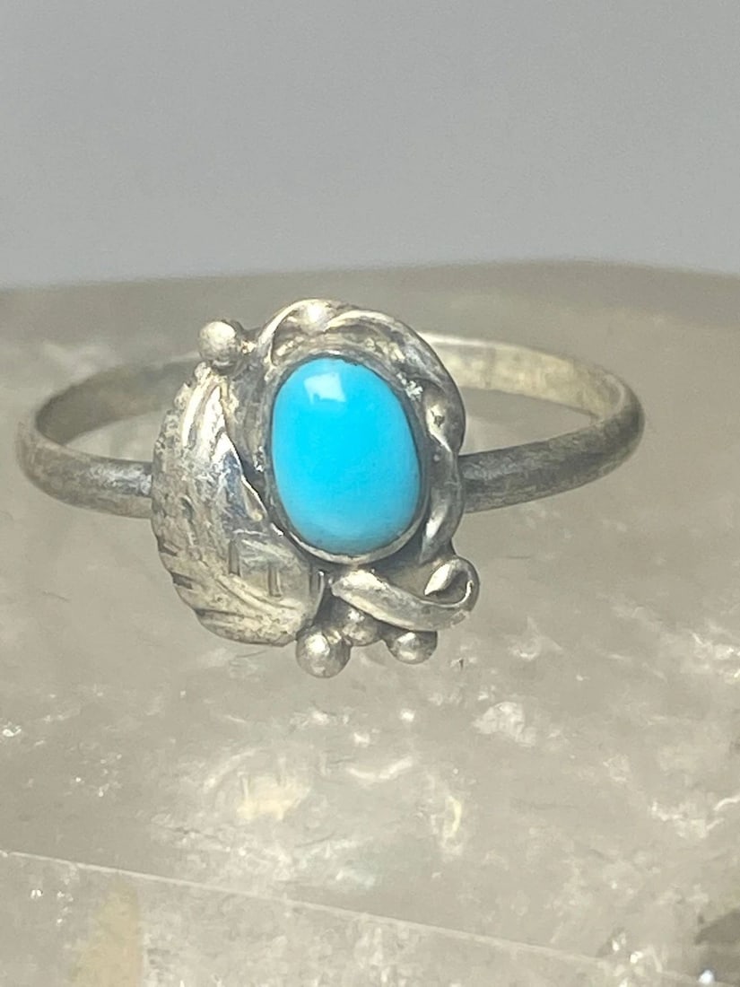 TURQUOISE RING LEAVES BAND SOUTHWEST STERLING SILVER WOMEN GIRLS P: TURQUOISE RING LEAVES BAND SOUTHWEST STERLING SILVER WOMEN GIRLS P Turquoise ring leaves band southwest sterling silver women girls p Size 3.25 Weight 1.1g Length 3/8" Width 1/4" Thinnest part of band