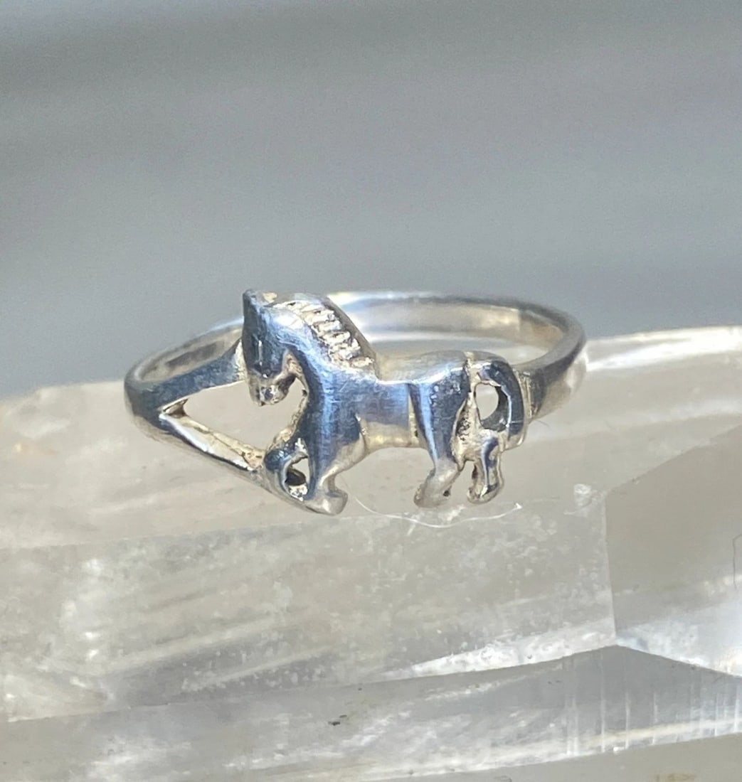 HORSE RING SIZE 7 PINKY BAND COWGIRL STERLING SILVER WOMEN: HORSE RING SIZE 7 PINKY BAND COWGIRL STERLING SILVER WOMEN Horse ring pinky band cowgirl sterling silver women Size 7 Weight. 1.8g Band Width 3/8" Thinnest part of band 1/8"