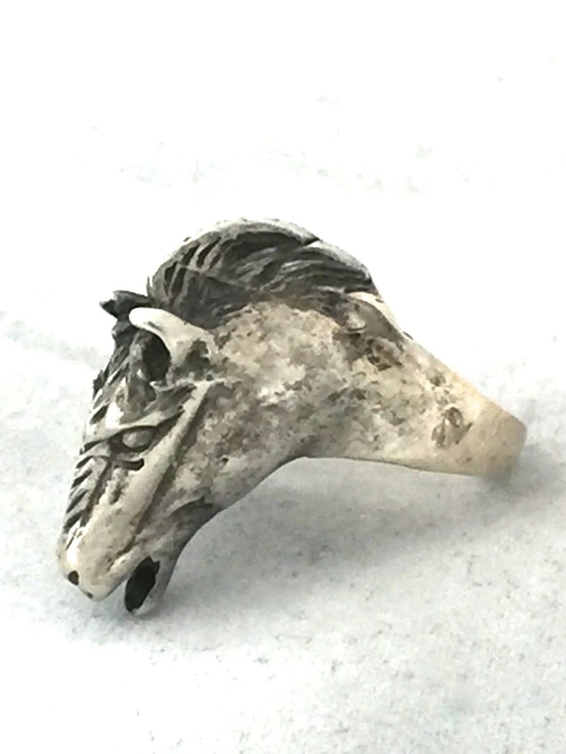 HORSE RING SIZE 4.50 VINTAGE STERLING SILVER BAND COWGIRLS: HORSE RING SIZE 4.50 VINTAGE STERLING SILVER BAND COWGIRLS Horse Ring size 4.50 Vintage Sterling Silver women cowgirl Size 4.50 Free First Class shipping and postal insurance is included. If you want 