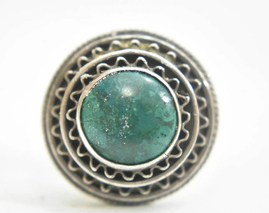 MALACHITE RING VINTAGE RING WOMEN STERLING SILVER ISRAEL SIZE 6.50: MALACHITE RING VINTAGE RING WOMEN STERLING SILVER ISRAEL SIZE 6.50 Malachite ring vintage pinky ring women sterling silver Made in Israel Size 6.50 Weight 8.6g Widest part of band 7/8" Thinnest part o