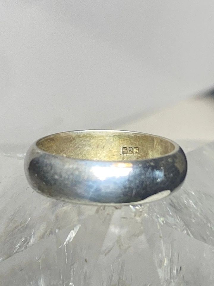 VINTAGE PLAIN RING SIZE 6.75 WEDDING BAND STACKER STERLING SILVER P: VINTAGE PLAIN RING SIZE 6.75 WEDDING BAND STACKER STERLING SILVER P Vintage Plain ring size 6.75 wedding band stacker sterling silver P I leave the rings unpolished until I sell .. If the buyer wants 