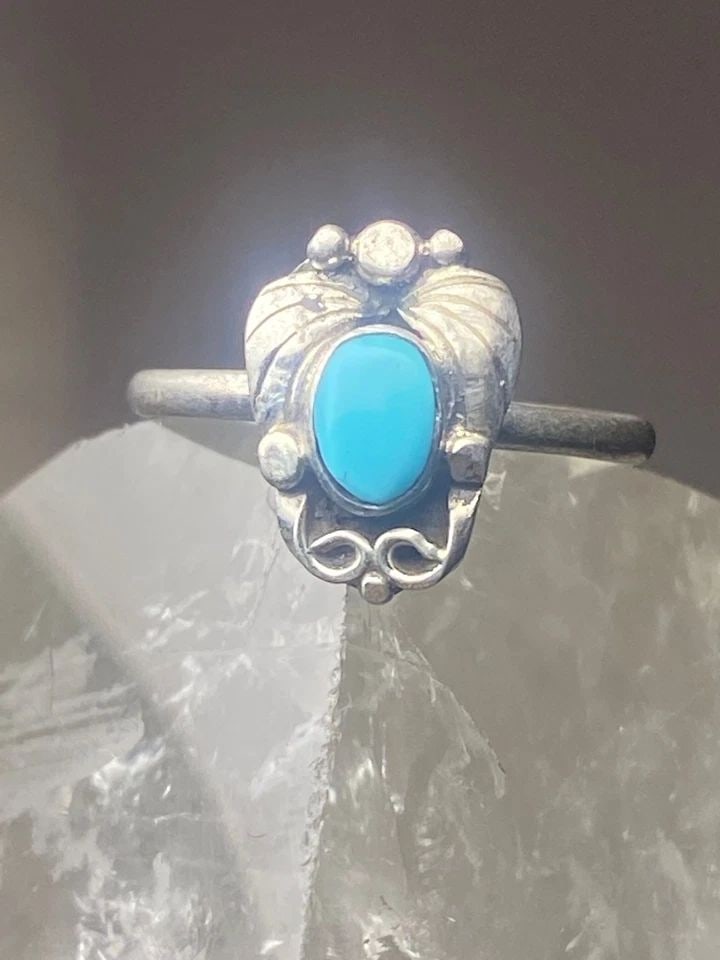 TURQUOISE RING PETITE POINT SOUTHWEST PINKY STERLING SILVER WOMEN GIRL FF: TURQUOISE RING PETITE POINT SOUTHWEST PINKY STERLING SILVER WOMEN GIRL FF Turquoise Ring southwest pinky sterling silver women girl ff Size 3.75 Weight 1.1g Length. 7/16" Width 3/8" Thinnest part 3/8"