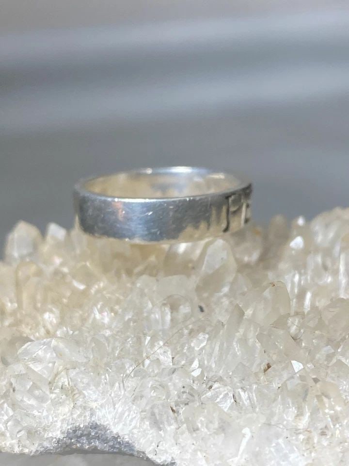 PEACE RING PEACE BAND STERLING SILVER WOMEN GIRLS: PEACE RING PEACE BAND STERLING SILVER WOMEN GIRLS Peace ring peace band sterling silver women girls Size 7.75 Weight 4.7g Band Width 3/16"