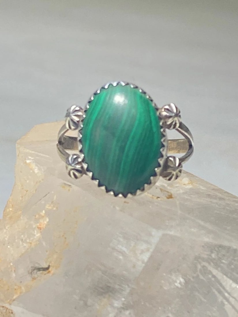 MALACHITE RING SOUTHWEST PINKY STERLING SILVER WOMEN GIRLS: MALACHITE RING SOUTHWEST PINKY STERLING SILVER WOMEN GIRLS Malachite Ring southwest pinky sterling silver women girls Size 5.75 Weight 3g Length 1/2" Width. 3/i8" Thinnest part of band 3/32"