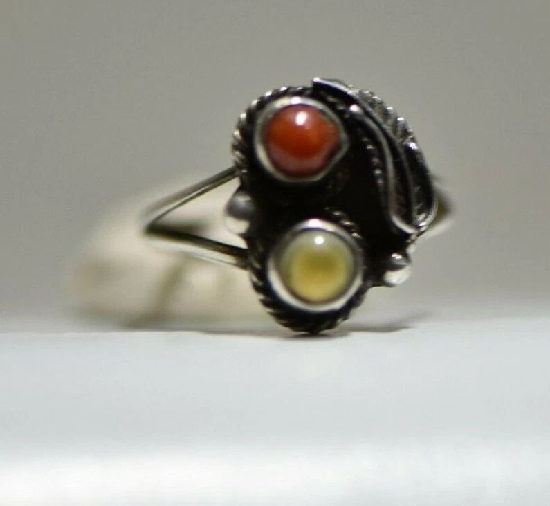 CORAL RING SIZE 6.50 MOTHER OF PEARL MOP SOUTHWEST STERLING SILVER WOMEN GIRLS: CORAL RING SIZE 6.50 MOTHER OF PEARL MOP SOUTHWEST STERLING SILVER WOMEN GIRLS Coral Ring Mother of Pearl MOP southwest sterling silver women girls Size 6.50 Weight 2.5g Widest part of band 5/8" Thinn