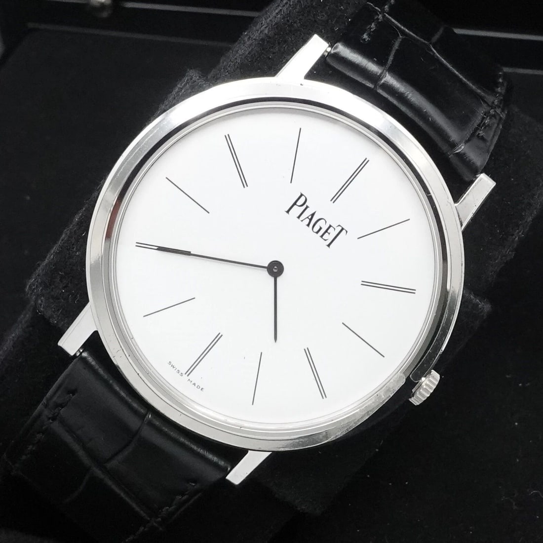 PIAGET ALTIPLANO P10584 18K WHITE GOLD MANUAL DRESS WATCH - 38MM BOX PAPERS: PIAGET ALTIPLANO P10584 18K WHITE GOLD MANUAL DRESS WATCH - 38MM BOX PAPERS Piaget Altiplano 18K White Gold Manual Dress Watch with Black Leather Straps Case Size - 38mm Case Thickness - 6mm Length - 