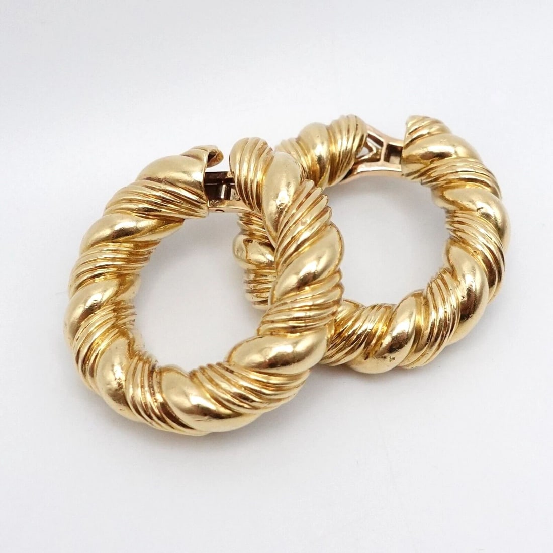 VAN CLEEF & ARPEL ANDRE VASSORT 18K YELLOW GOLD TWIST HOOP CLIP ON EARRINGS: VAN CLEEF & ARPEL ANDRE VASSORT 18K YELLOW GOLD TWIST HOOP CLIP ON EARRINGS Van Cleef & Arpel by Andre Vassort 18K Yellow Gold Twist Hoop Clip On Earrings Height - 1.37" (35mm) Length - 33mm Total Wei