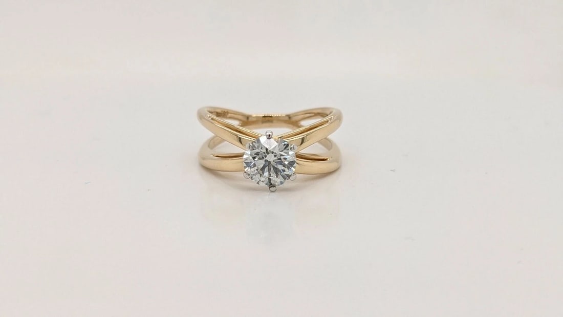 TIFFANY & CO. 1.06 CT 18K GOLD PLATINUM ROUND DIAMOND SOLITAIRE ENGAGEMENT RING: Tiffany & Co. 18K Yellow Gold & Platinum Round Diamond Solitaire Engagement Ring GIA / Tiffany & Co. Certified GIA # 8704112 Tiffany # D20029 Date - 1/5/1996 Cut - Round Brilliant Measurements - 6.60 