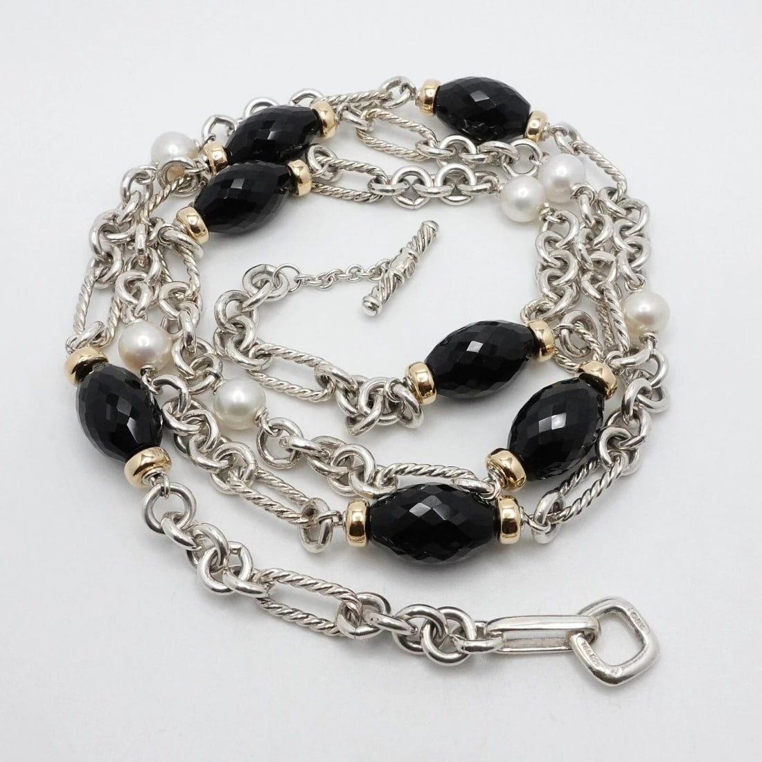 DAVID YURMAN STERLING SILVER 18K YELLOW GOLD ONYX PEARL CHAIN NECKLACE 36" POUCH: DAVID YURMAN STERLING SILVER 18K YELLOW GOLD ONYX PEARL CHAIN LONG NECKLACE 36" David Yurman Sterling Silver 18K Yellow Gold Black Onyx & Pearl Figaro Chain Necklace Length - 36" Long Chain Width - 7-
