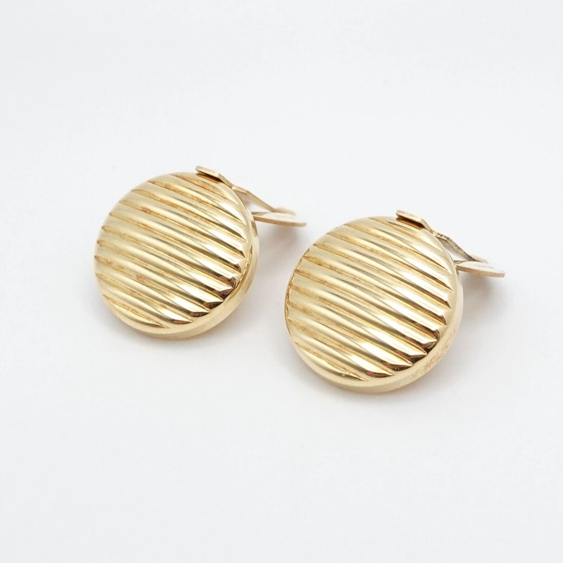 ITALY STELLA 18K YELLOW GOLD RIBBED ROUND BUTTON COVER CUFFLINKS - 15MM: ITALY STELLA 18K YELLOW GOLD RIBBED ROUND BUTTON COVER CUFFLINKS - 15MM Italy Stella 18K Yellow Gold Ribbed Button Round Cover Cufflinks Fits up to 15mm Buttons Width - 16mm Total Weight - 5.1 Grams H