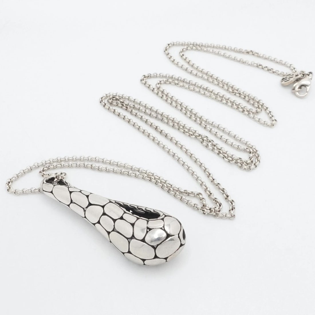 JOHN HARDY KALI STERLING SILVER TEARDROP PENDANT ROLO CHAIN NECKLACE 36" LONG: JOHN HARDY KALI STERLING SILVER TEARDROP PENDANT ROLO CHAIN NECKLACE 36" LONG John Hardy Kali Collection Sterling Silver Teardrop Pendant Rolo Chain Necklace Length - 36" Long Chain Width - 2mm Pendan