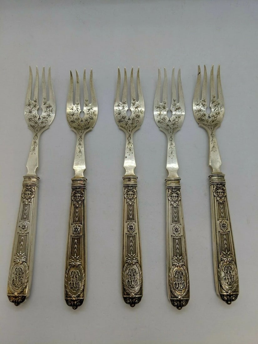 PIAULT FRENCH SILVER 950/1000 L&CIE HALLMARKED - FISH FORKS - SET OF 5: PIAULT FRENCH SILVER 950/1000 L&CIE HALLMARKED - FISH FORKS - SET OF 5 Piault French Silver 950/1000 Hallmarked - L&Cie Set of 5 Fish Forks Length - 7 5/8" Long Weight - 2.00 Ozt ( Each ) Total Weight