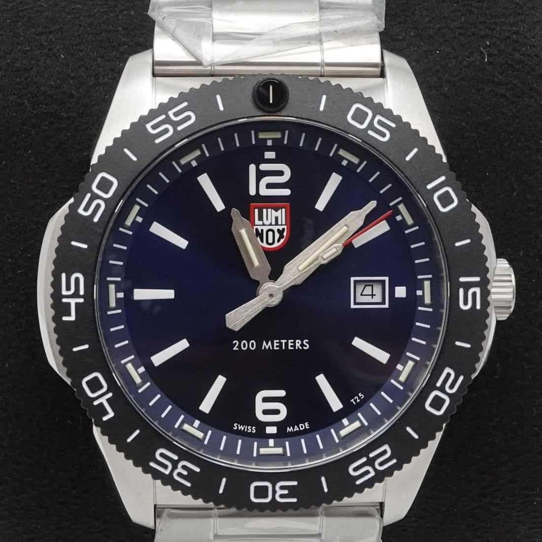 LUMINOX XS.3123 STAINLESS STEEL PACIFIC DIVER QUARTZ MENS DIVE WATCH - 44MM: LUMINOX XS.3123 STAINLESS STEEL PACIFIC DIVER QUARTZ MENS DIVE WATCH - 44MM Luminox XS.3123 Pacific Diver Quartz Mens Dive Watch Case Size - 44mm Fits up to 8.25" Wrist Est. Retail Price - $845 USD + 