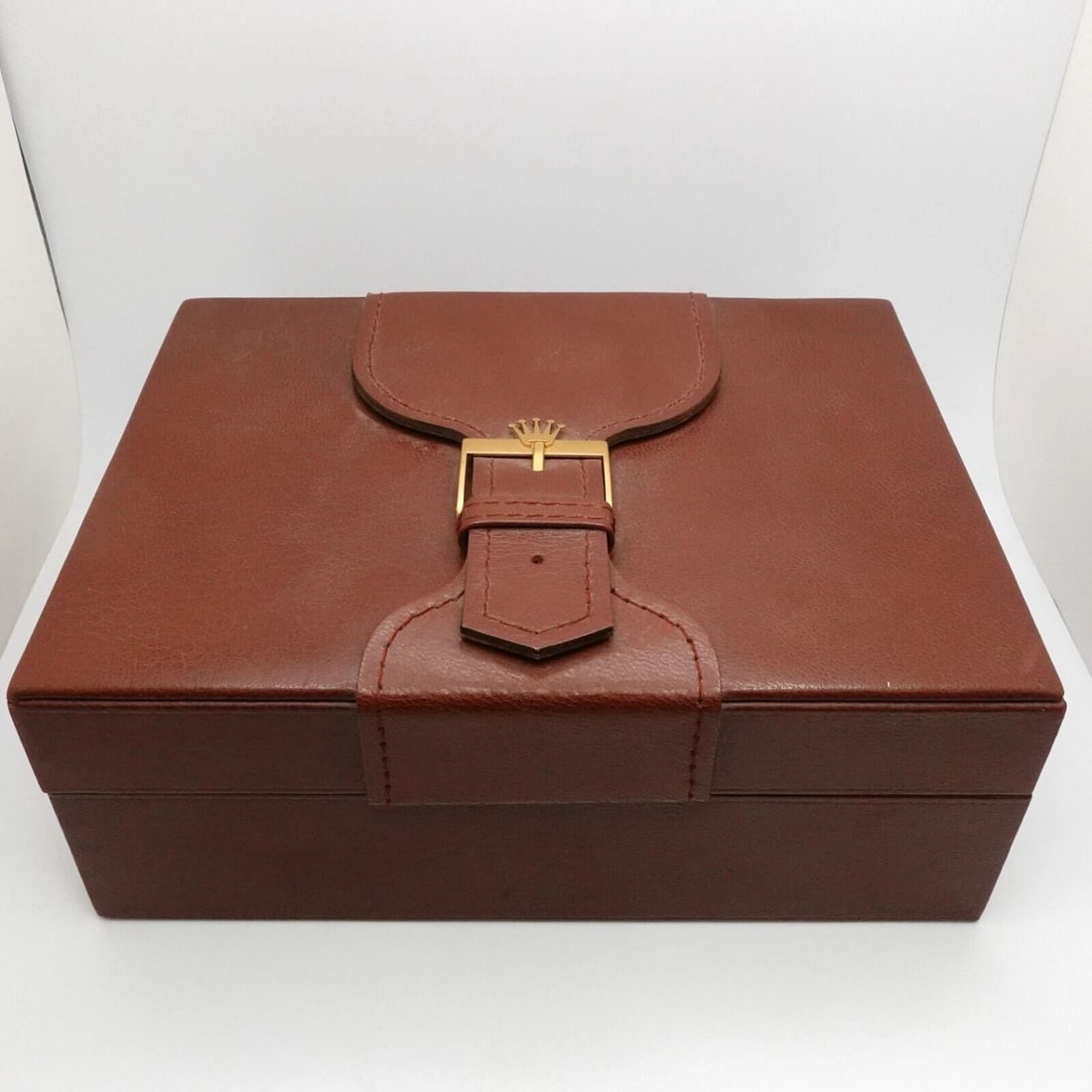 ROLEX 71.00.06 S.A GENEVE SUISSE BROWN LEATHER & WOOD WATCH BOX WITH CARD CASE: ROLEX 71.00.06 S.A GENEVE SUISSE BROWN LEATHER & WOOD WATCH BOX WITH CARD CASE Vintage Montress Rolex S.A Geneve Suisse Leather & Wood Watch Box Ref. # 71.00.06 Height - 2.75" Length - 7.5" Width - 5.