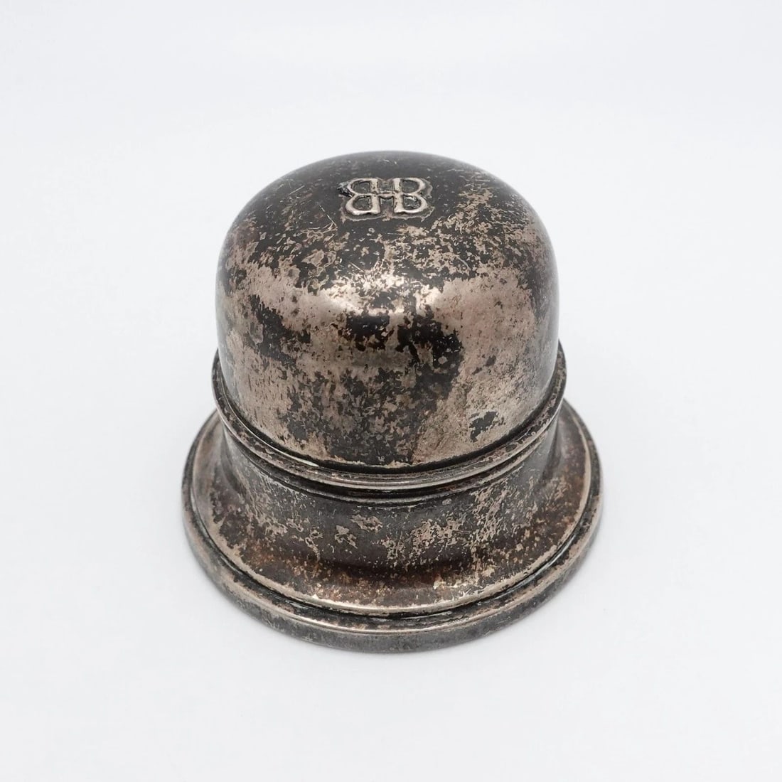 BIRKS STERLING SILVER ART DECO DOME RING BOX: BIRKS STERLING SILVER ART DECO DOME RING BOX Vintage Birks Sterling Silver Art Deco Dome Ring Box with Black Velvet Interior No Mono Height - 1.5" Base Width - 2" Total Weight - 65.8 Grams (2.12 Ozt) 