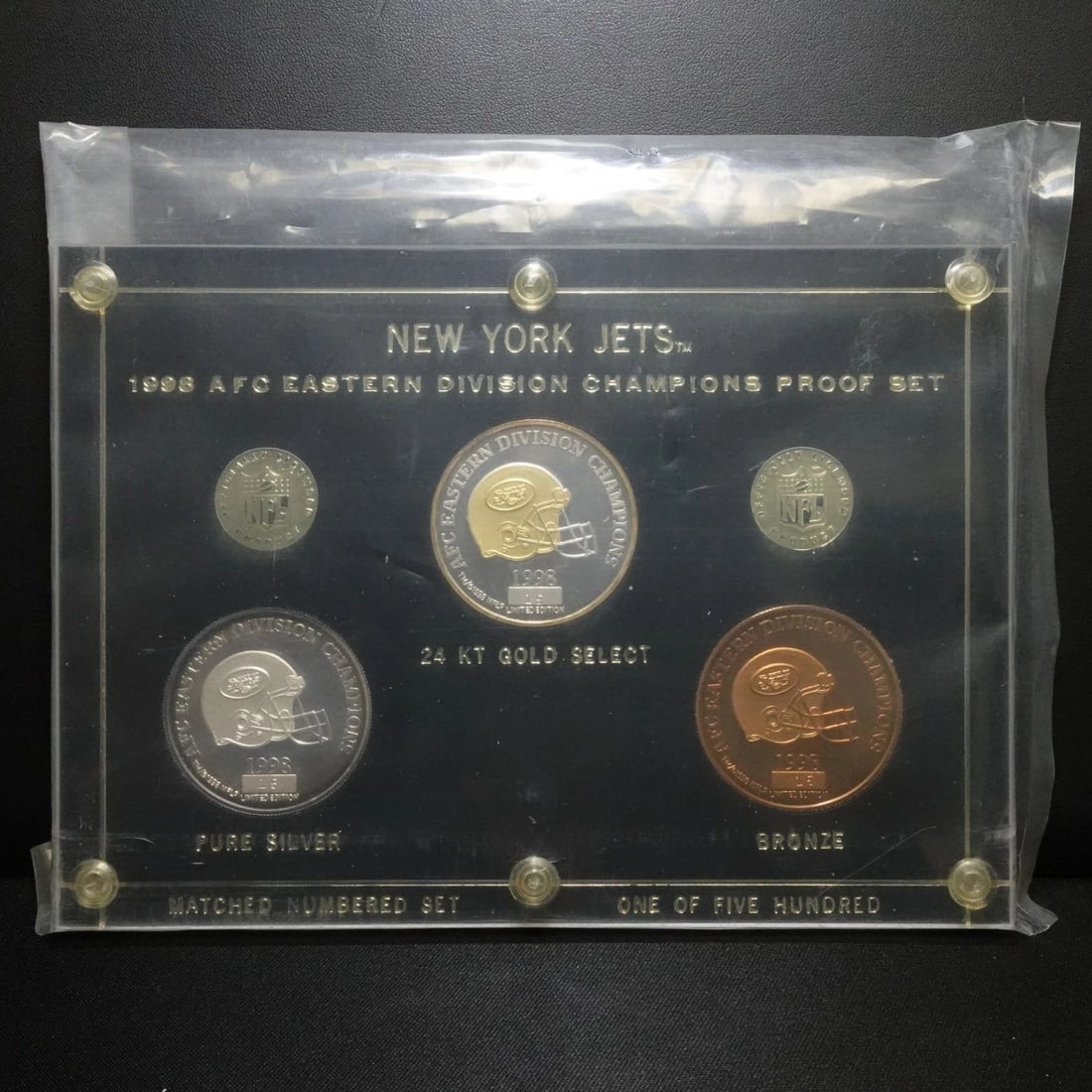 1998 NEW YORK JETS AFC EASTERN DIVISION CHAMPIONS PROOF SET COIN LIMITED 15/500: 1998 NEW YORK JETS AFC EASTERN DIVISION CHAMPIONS PROOF SET COIN LIMITED 15/500 1998 NFL New York Jets AFC Eastern Division Champions 3 Medallion Coin Proof Set Limited Edition 15/500 SEALED Size - 7"