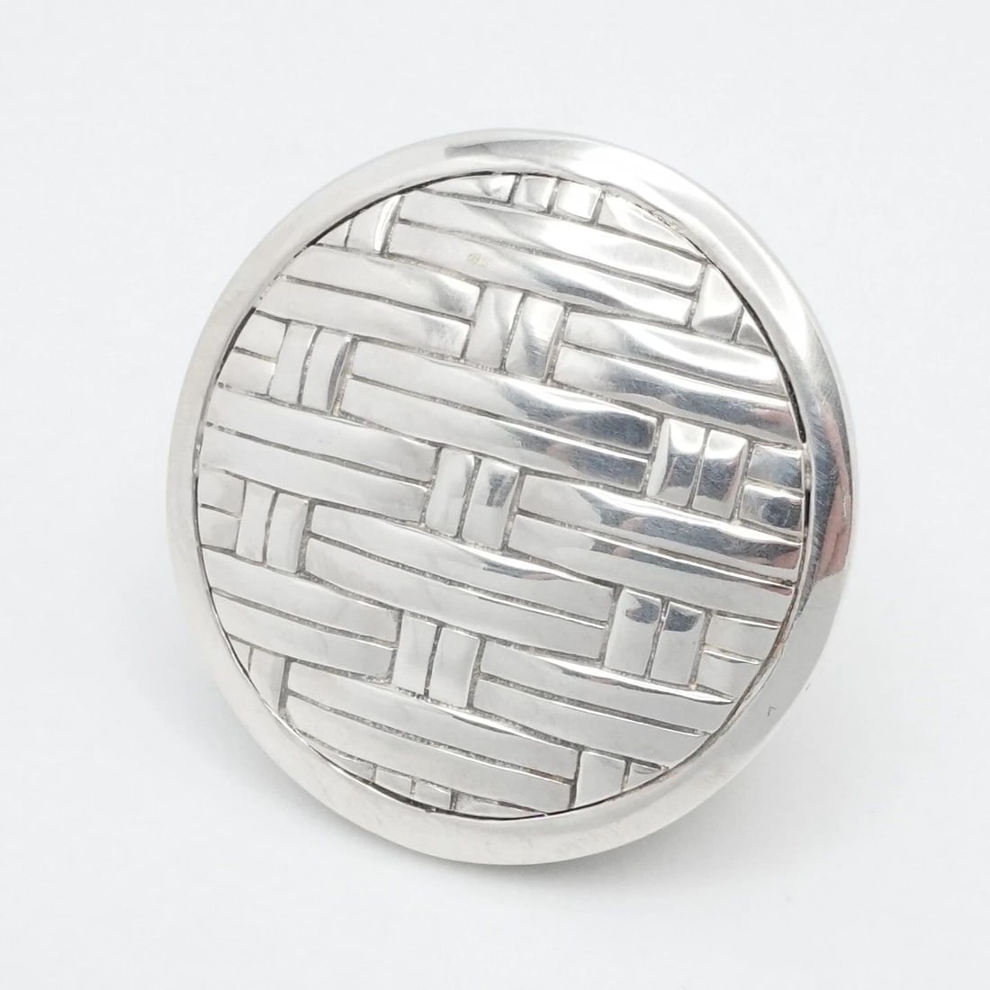 JOHN HARDY STERLING SILVER BASKET WEAVE BEDEG BOLD STATEMENT RING SIZE 7.5: JOHN HARDY STERLING SILVER BASKET WEAVE BEDEG BOLD STATEMENT RING SIZE 7.5 John Hardy Sterling Silver Basket Weave Bedeg Statement Bold Ring Size - 7.5 Band Width - 4.5mm Diameter - 33mm Height (Head 