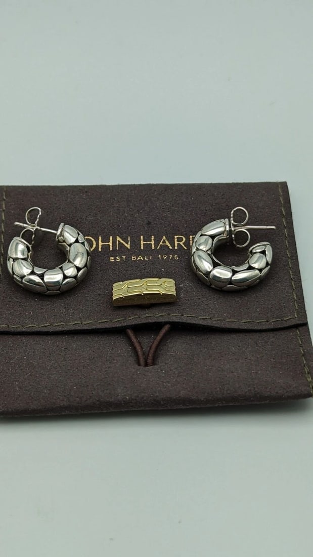 JOHN HARDY STERLING SILVER KALI HUGGIE EARRINGS POUCH: JOHN HARDY STERLING SILVER KALI HUGGIE EARRINGS POUCH John Hardy Sterling Silver Kali Earrings Width - 21mm Total Weight - 9.3 grams Pouch Included