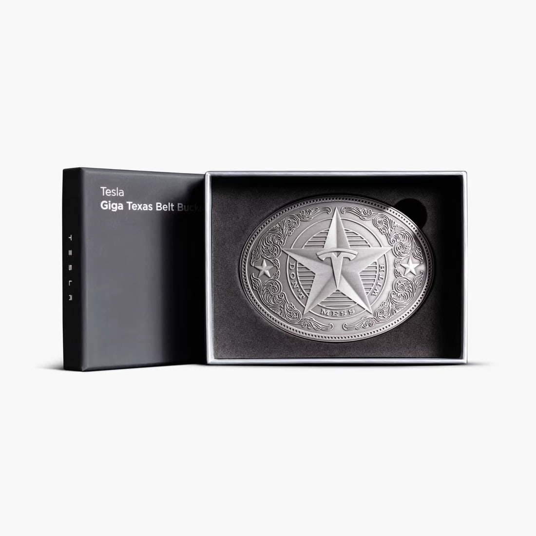 TESLA GIGA TEXAS BELT BUCKLE - SILVER - ONE SIZE FITS ALL - BRAND NEW (1 of 2)