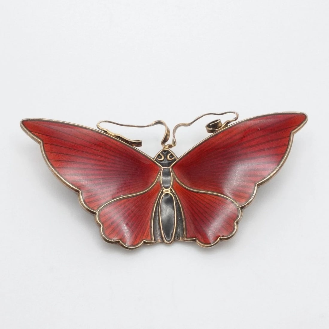 DAVID ANDERSON STERLING SILVER NORWAY BUTTERFLY GUILLOCHE RED ENAMEL BROOCH PIN: DAVID ANDERSON STERLING SILVER NORWAY BUTTERFLY GUILLOCHE RED ENAMEL BROOCH PIN David Anderson Sterling Silver Norway Butterfly Guilloche Red Enamel Brooch Pin Length - 2.12" Width - 1.37" Total Weigh