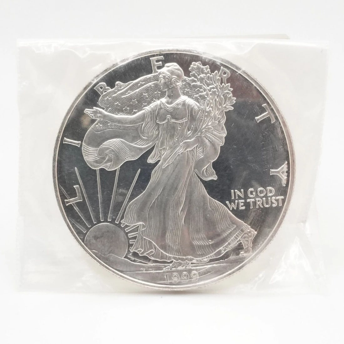 1999 P AMERICAN EAGLE UNCIRCULATED SILVER $1 DOLLAR COIN: 1999 P AMERICAN EAGLE UNCIRCULATED SILVER $1 DOLLAR COIN 1999 P American Eagle Uncirculated Silver $1 Dollar Coin Please note, that tarnish occurs naturally & coin conditions vary