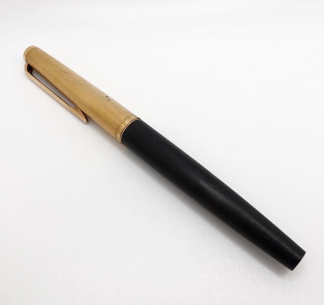 MONTBLANC 224 GOLD TRIM FOUNTAIN PEN WITH 14K YELLOW GOLD NIP (1 of 2)