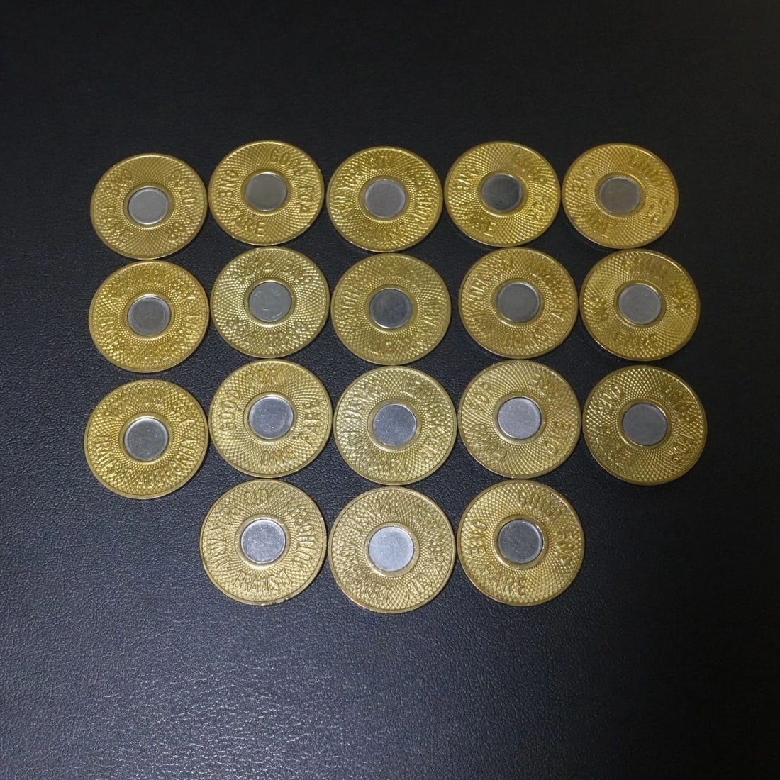 NEW YORK CITY TRANSIT SUBWAY BULLEYE 18 TOKEN (1 of 2)