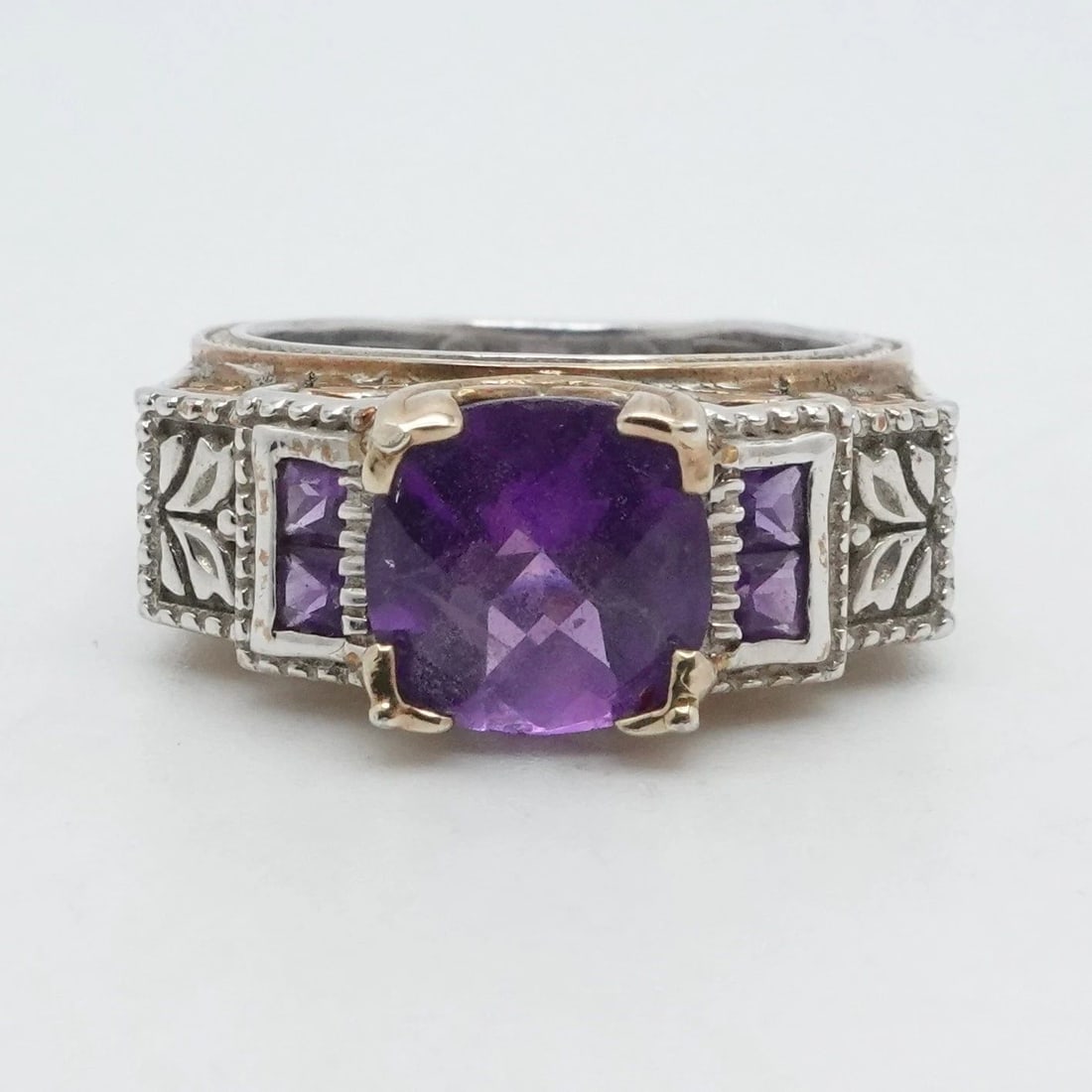 GEMS EN VOUGE MICHAEL VALITUTTI STERLING SILVER GOLD PLATED AMETHYST RING 6.25: GEMS EN VOUGE MICHAEL VALITUTTI STERLING SILVER GOLD PLATED AMETHYST RING 6.25 Gems en Vouge by Michael Valitutti Sterling Silver 24K Gold Plated Amethyst Ring Size - 6.25 Band Width - 6mm Total Weigh