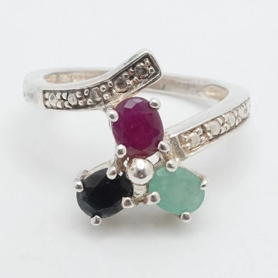 STERLING SILVER OVAL FACETED EMERALD RUBY SAPPHIRE THREE STONE BYPASS RING 8.25 (1 of 2)