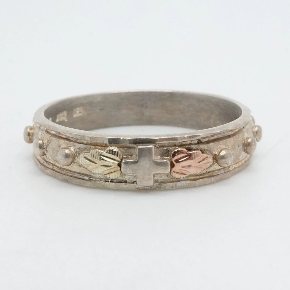 RGC STERLING SILVER TWO TONE LEAF CROSS 5MM BAND RING SIZE 100: RGC STERLING SILVER TWO TONE LEAF CROSS 5MM BAND RING SIZE 100 Signed RGC Sterling Silver Two Tone Gold Leaf Cross 5mm Band Ring Size - 10 Total Weight - 4.7 Grams Hallmark - RGC 925 12K