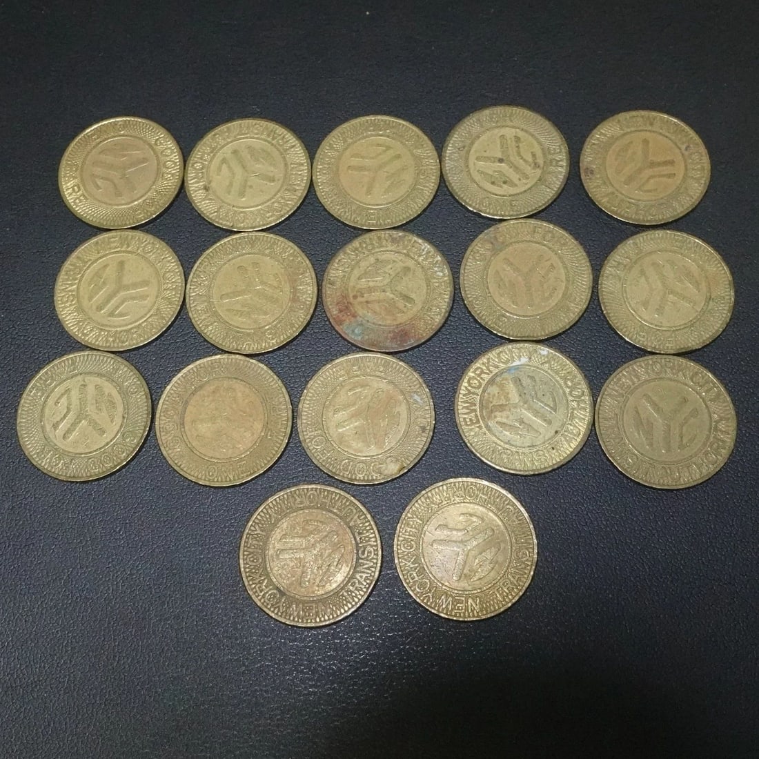 NEW YORK CITY TRANSIT SUBWAY 17 TOKEN: NEW YORK CITY TRANSIT SUBWAY 17 TOKEN 1975-1986 New York City Transit Subway NYC Brass 17 Token Diameter - 22.25mm *The coins condition varies* Sold As Is