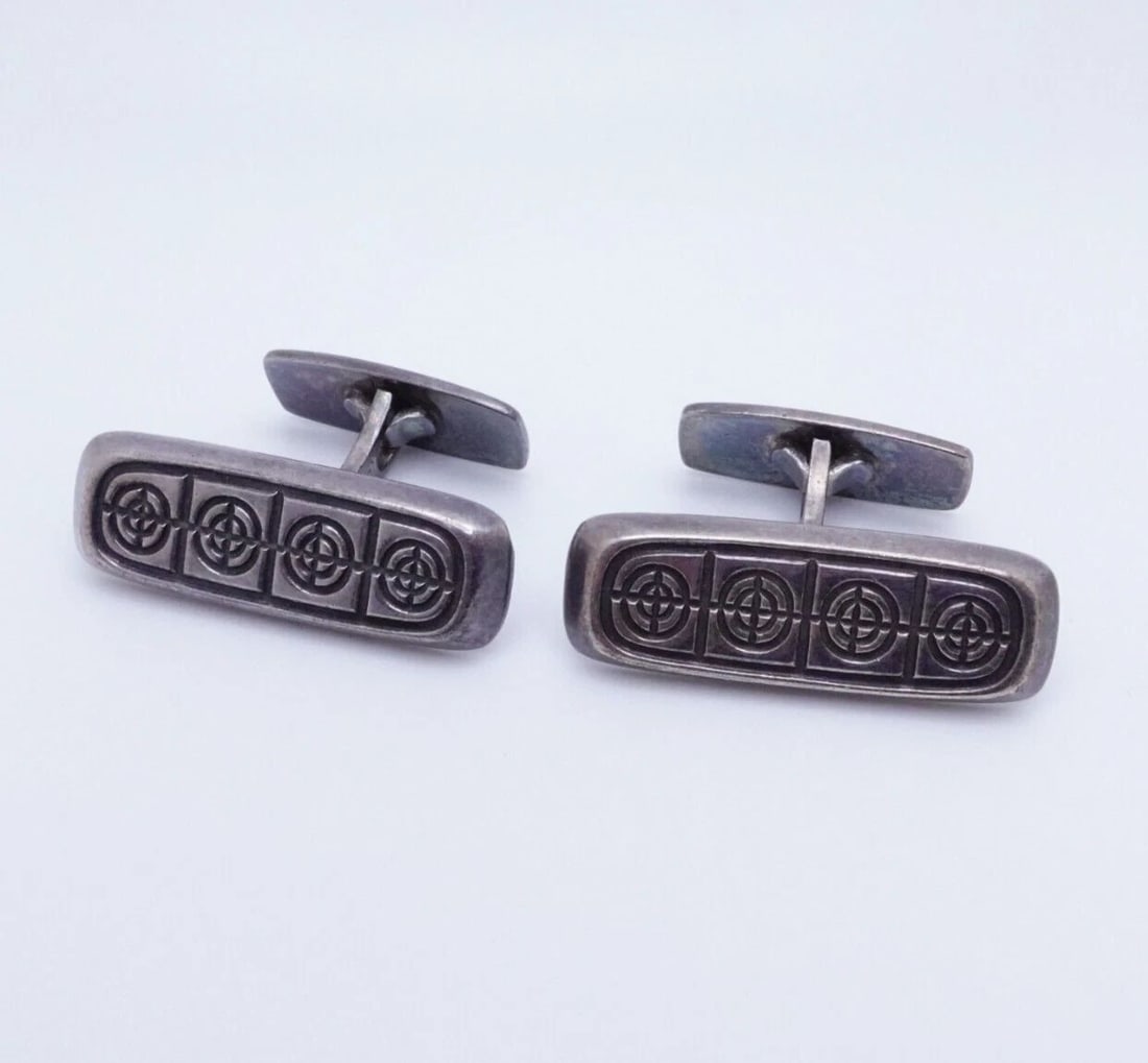 DAVID ANDERSEN STERLING SILVER NORWAY LINE BAR CUFFLINKS: DAVID ANDERSEN STERLING SILVER NORWAY LINE BAR CUFFLINKS David Andersen Sterling Silver Vintage Norway Line Bar Cufflinks Height - 0.4" (10.9mm) Width - 1.2" (31.6mm) Total Weight - 22.7 Grams